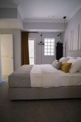 Black & White Suite