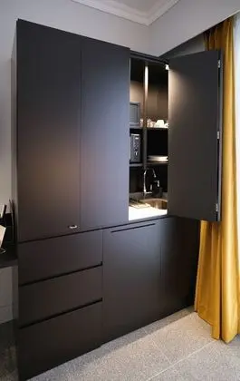 Black & White Suite
