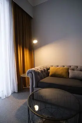 Black & White Suite