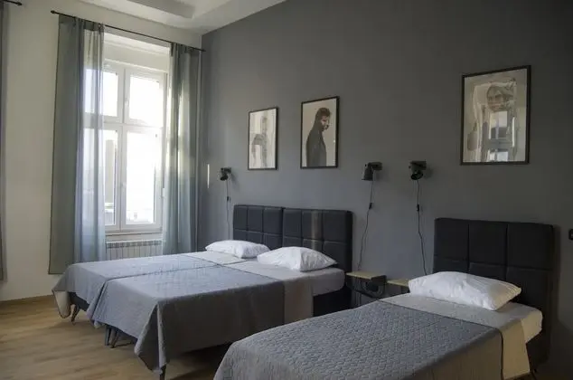 Dört Kişilik Oda, Ortak Banyo