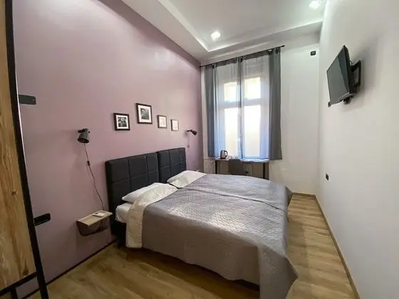Tek Büyük Yataklı Oda, Ortak Banyo
