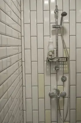 Tek Büyük Yataklı Oda, Ortak Banyo