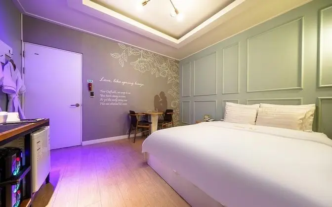 Oda (Couple PC (LOL 75-inch TV Air Purifie)