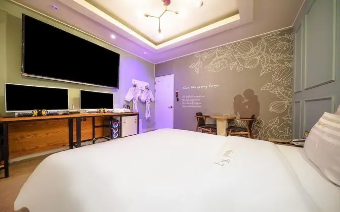 Oda (Couple PC (LOL 75-inch TV Air Purifie)