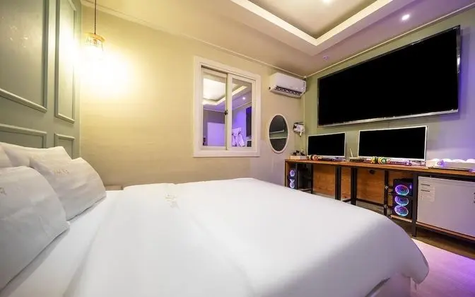 Oda (Couple PC (LOL 75-inch TV Air Purifie)