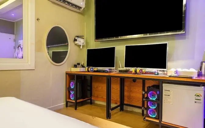 Oda (Couple PC (LOL 75-inch TV Air Purifie)