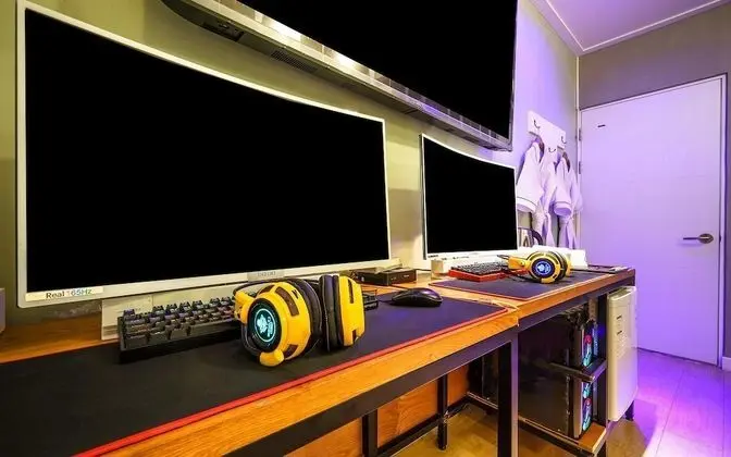 Oda (Couple PC (LOL 75-inch TV Air Purifie)