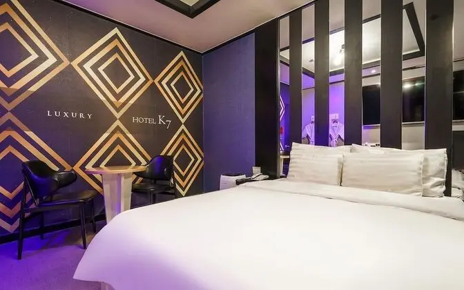 Oda (Standard Room (65-inch or 75-inch TV )