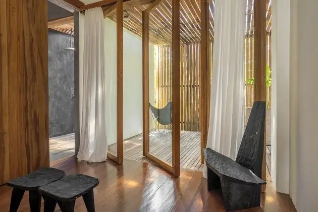 Tek Büyük Yataklı Oda, Banyolu/Duşlu, Bahçe Manzaralı (GARDEN SUITE)