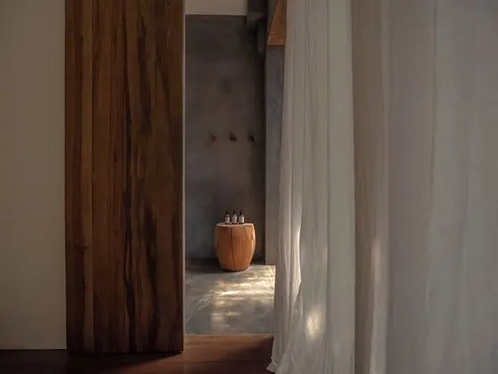 Tek Büyük Yataklı Oda, Banyolu/Duşlu, Bahçe Manzaralı (GARDEN SUITE)