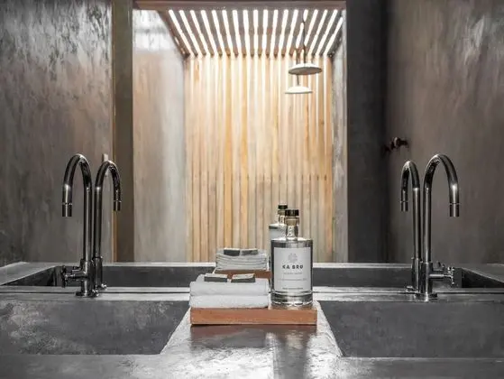 Tek Büyük Yataklı Oda, Banyolu/Duşlu, Bahçe Manzaralı (GARDEN SUITE)