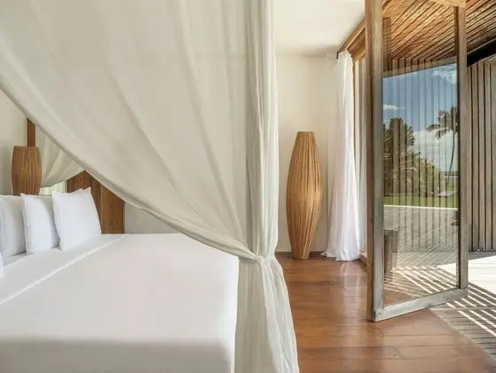 Tek Büyük Yataklı Oda, Banyolu/Duşlu, Kısmi Deniz Manzaralı (POOL SUITE )