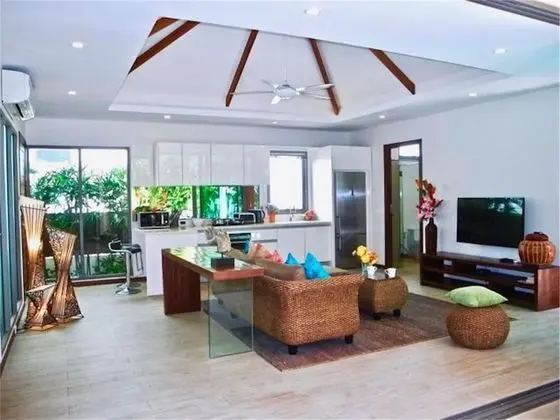 Villa, 3 Yatak Odası, Havuz Kenarı