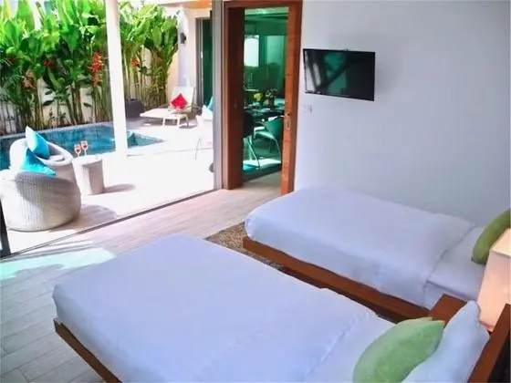 Villa, 3 Yatak Odası, Havuz Kenarı