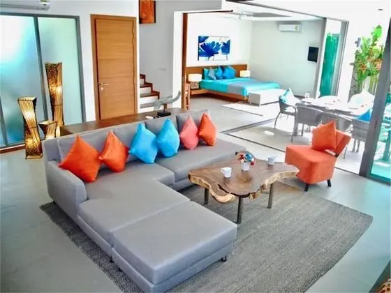 Villa, 4 Yatak Odası, Havuz Kenarı