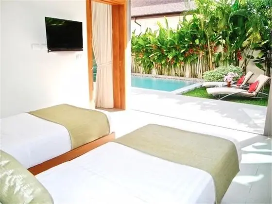 Villa, 4 Yatak Odası, Havuz Kenarı