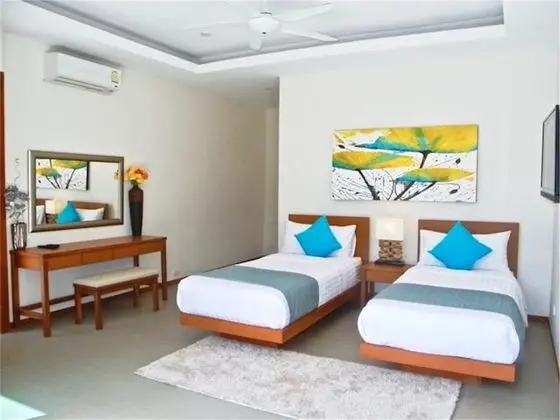Villa, 4 Yatak Odası, Havuz Kenarı