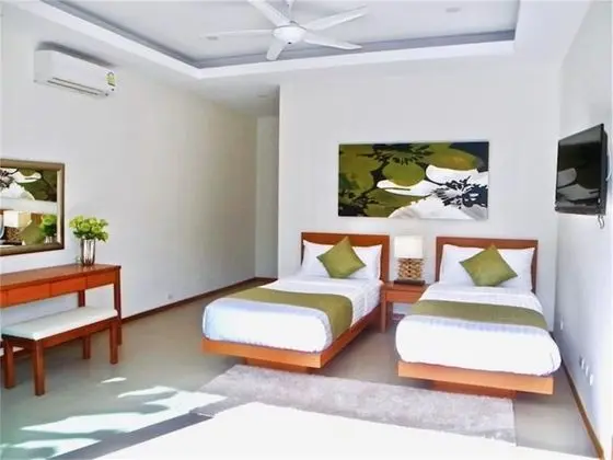 Villa, 4 Yatak Odası, Havuz Kenarı
