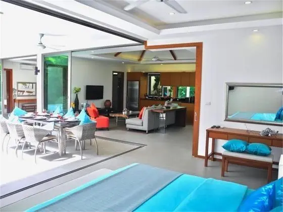 Villa, 4 Yatak Odası, Havuz Kenarı