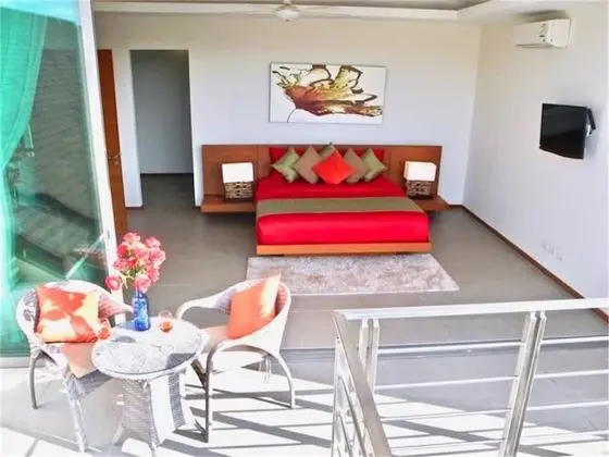 Villa, 4 Yatak Odası, Havuz Kenarı