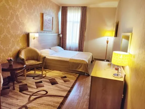 Business Tek Büyük Yataklı Oda