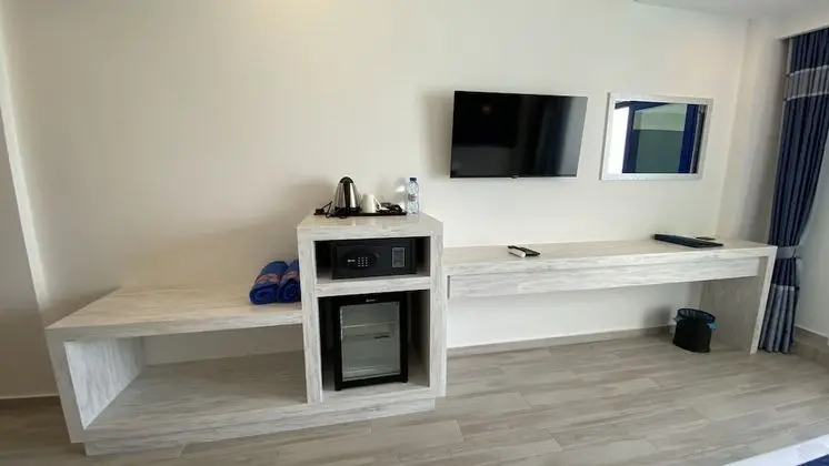 Deluxe Tek Büyük Yataklı Oda, Balkon, Deniz Manzaralı
