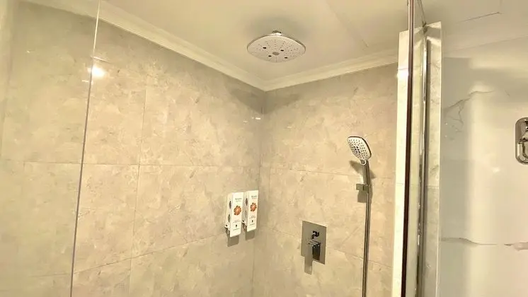 Deluxe Tek Büyük Yataklı Oda, Balkon, Deniz Manzaralı