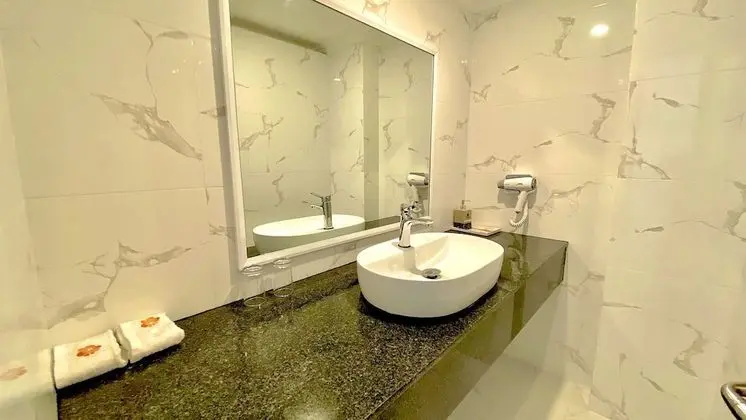 Deluxe Tek Büyük Yataklı Oda, Balkon, Deniz Manzaralı