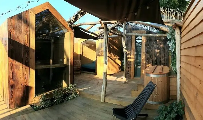 Kır Evi, Sıcak Su Havuzu