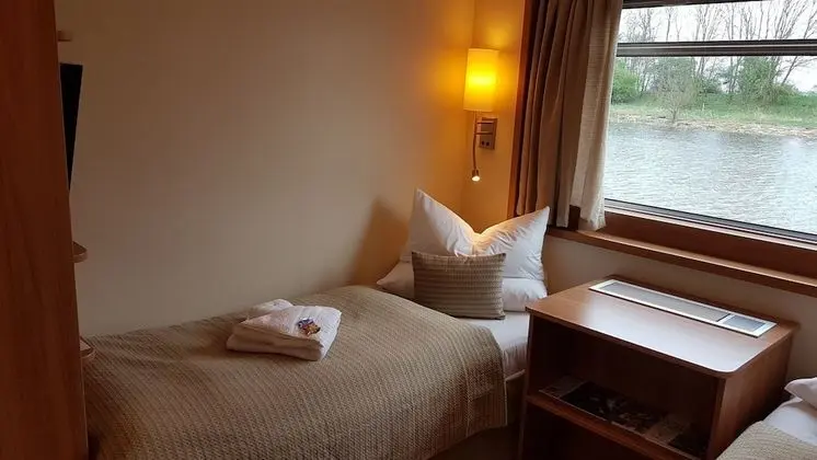 Kulübe (Upper Deck)