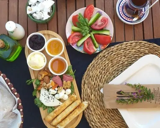 Triple,Bahçe Manzaralı