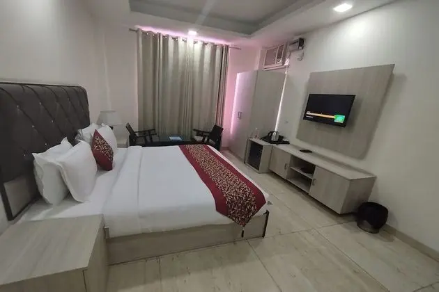 Premium Tek Büyük veya İki Ayrı Yataklı Oda, 1 Büyük (Queen) Boy Yatak, Şehir Manzaralı, Bahçeli