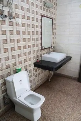 Standard Tek Büyük Yataklı Oda, 1 Büyük (Queen) Boy Yatak, Şehir Manzaralı, Bahçeli