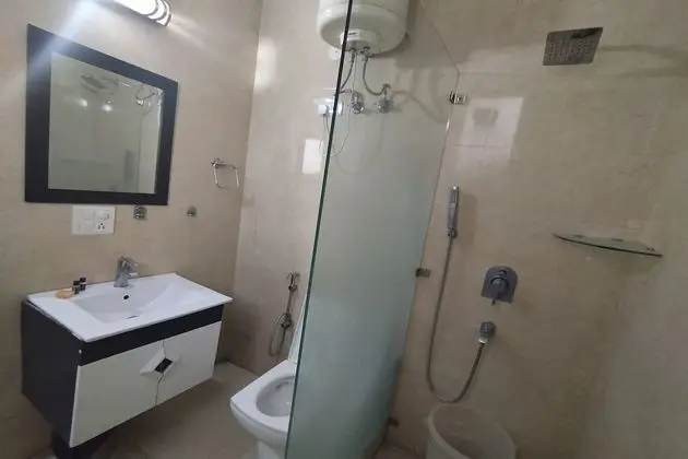 Standard Tek Büyük Yataklı Oda, 1 Büyük (Queen) Boy Yatak, Şehir Manzaralı, Bahçeli