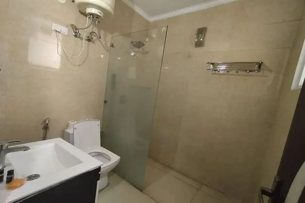 Standard Tek Büyük Yataklı Oda, 1 Büyük (Queen) Boy Yatak, Şehir Manzaralı, Bahçeli