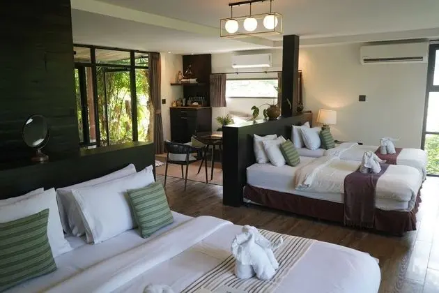 Greenfront Family Villa with Private Bathroom