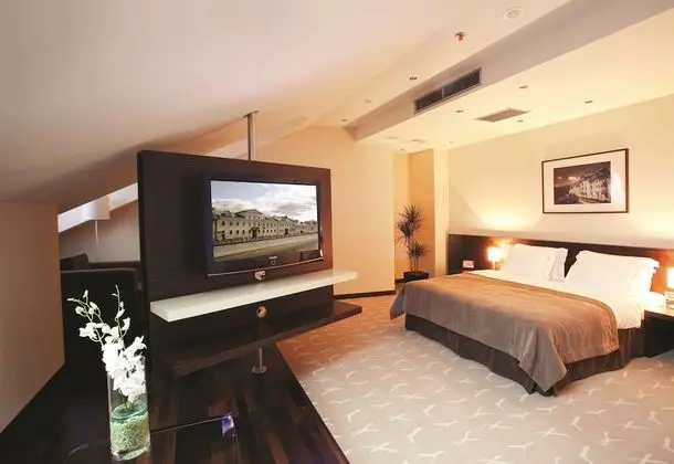 Deluxe Oda, 1 Büyük (Queen) Boy Yatak