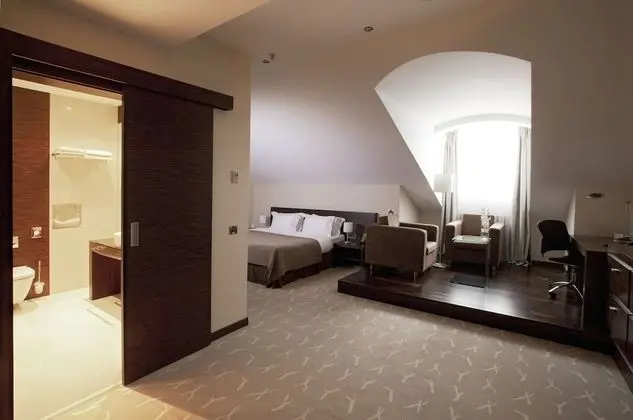 Deluxe Oda, 1 Büyük (Queen) Boy Yatak