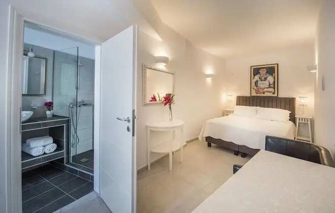 Stüdyo, Jakuzi, Deniz Manzaralı (Spili)