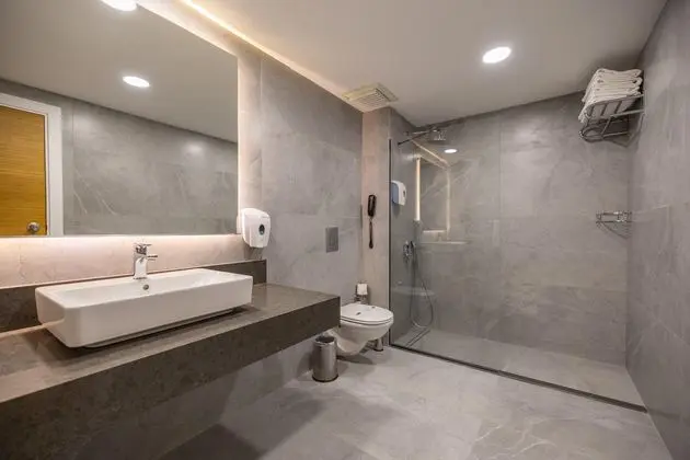 https://images.etstur.com/imgproxy/resize/2560x1440/files/images/hotelImages/etsrooms/189/Kadikale_Resort___Spa_20250521143230_1.jpg