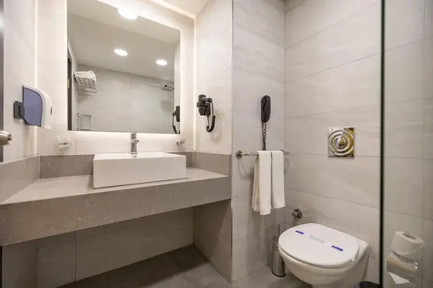 https://images.etstur.com/imgproxy/resize/2560x1440/files/images/hotelImages/etsrooms/189/Kadikale_Resort___Spa_20250521143710_0.jpg
