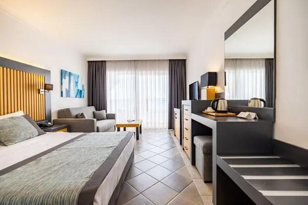 https://images.etstur.com/imgproxy/resize/2560x1440/files/images/hotelImages/etsrooms/189/Kadikale_Resort___Spa_20250521143714_2.jpg