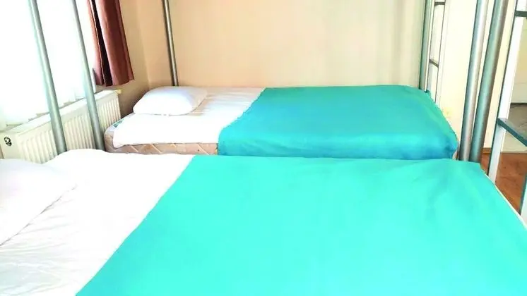 Basic Ortak Ranzalı Oda, Sadece erkekler için, Sigara İçilmez (4 Person)