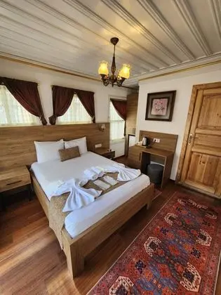 Deluxe Oda Balkonlu, Kara Manzaralı, Balkonlu