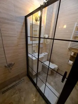 Suite, Kara Manzaralı
