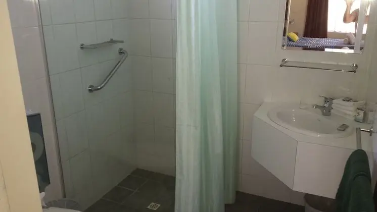 Standard Oda, 1 Büyük (Queen) Boy Yatak