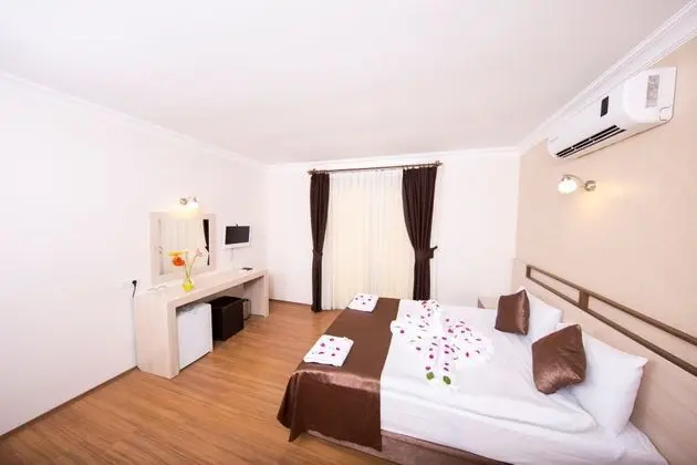 Aile Odası, Bahçe Manzaralı, Balkonlu