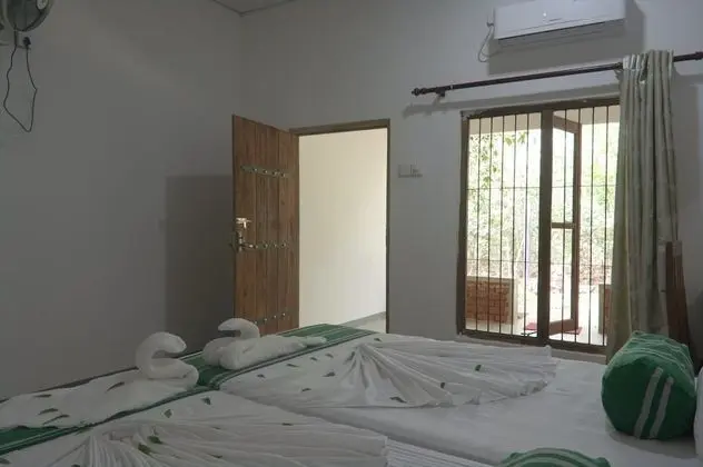 Deluxe Tek Büyük Yataklı Oda, 3 Yatak Odası, Sigara İçilebilir, Bahçe Manzaralı
