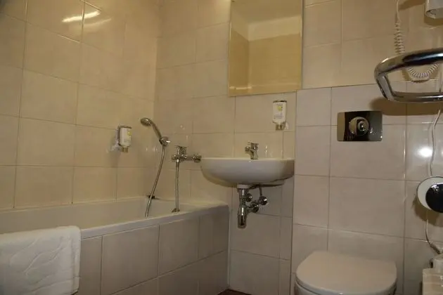 Traditional Tek Büyük veya İki Ayrı Yataklı Oda
