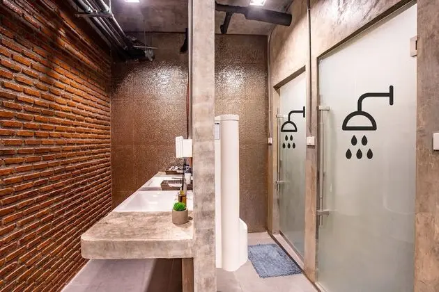 (2) 4-Bed in Mixed Dormitory